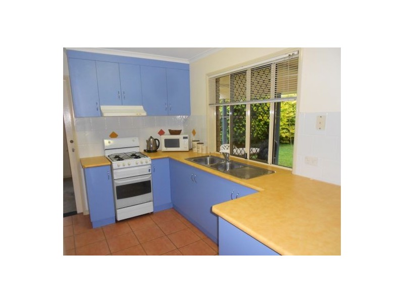 2/70 Holland Street, West Mackay QLD 4740