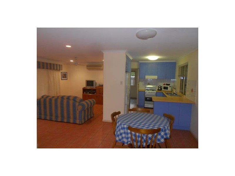 2/70 Holland Street, West Mackay QLD 4740