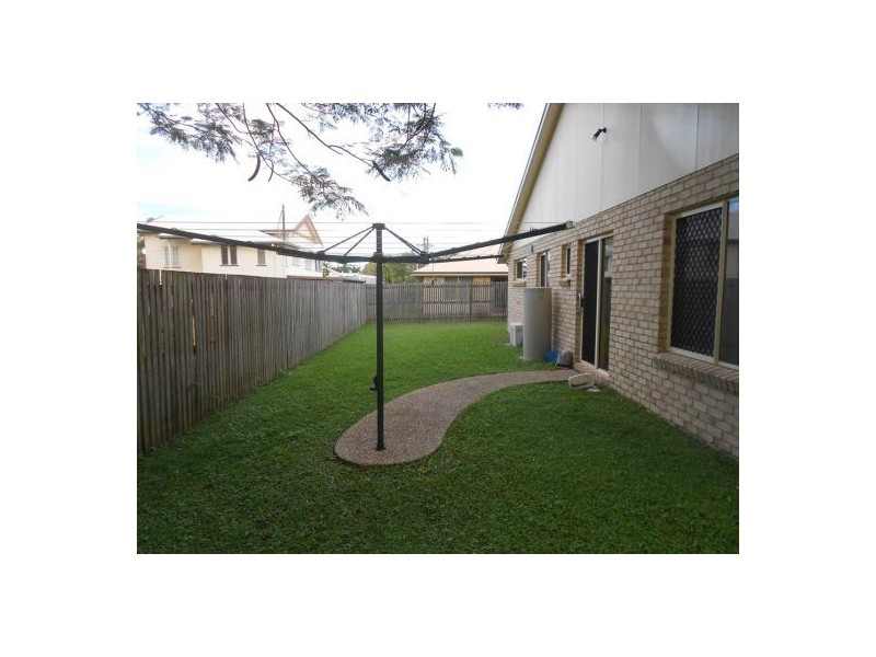 2/70 Holland Street, West Mackay QLD 4740