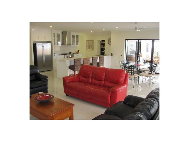 8 Kiber Place, Ooralea QLD 4740