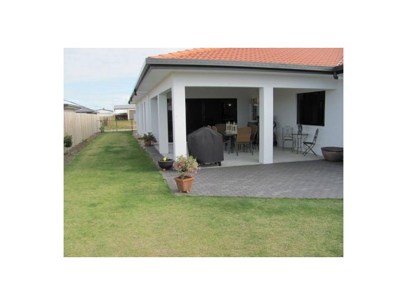 8 Kiber Place, Ooralea QLD 4740