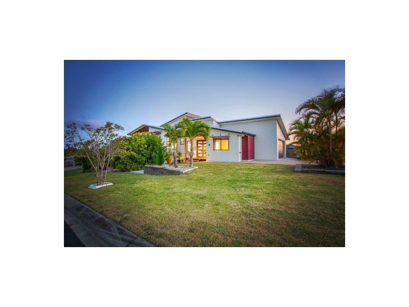 2 Inlet Way Court, Blacks Beach QLD 4740