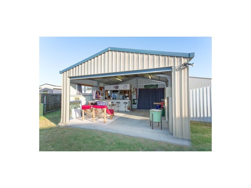 6 Shamic Court, Eimeo QLD 4740