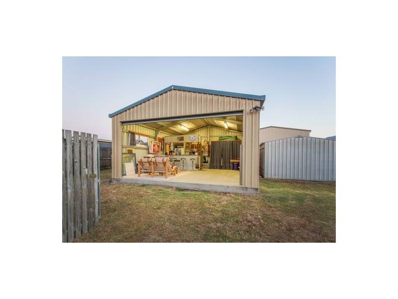 6 Shamic Court, Eimeo QLD 4740