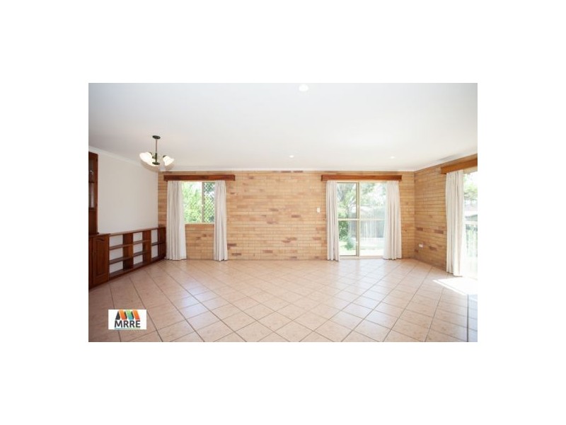 27 Theodore Crescent, Rural View QLD 4740