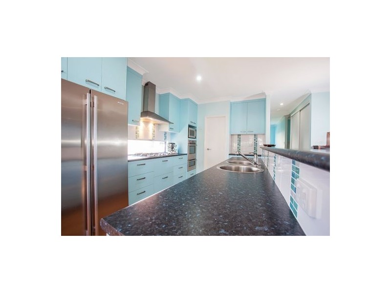 4 Prince Charles Avenue, Seaforth QLD 4741