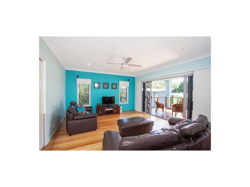 4 Prince Charles Avenue, Seaforth QLD 4741