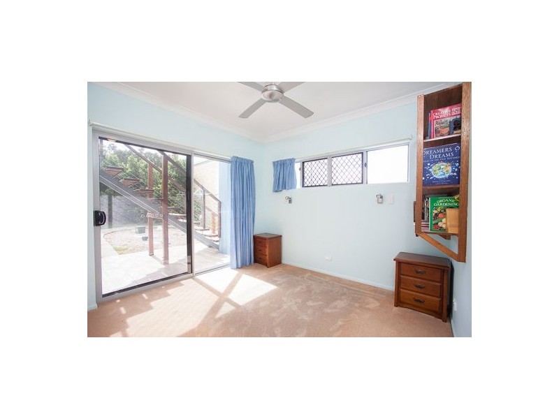 4 Prince Charles Avenue, Seaforth QLD 4741