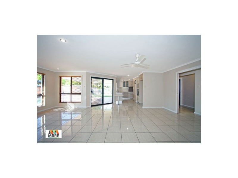 33 Windmill Crossing, Glenella QLD 4740