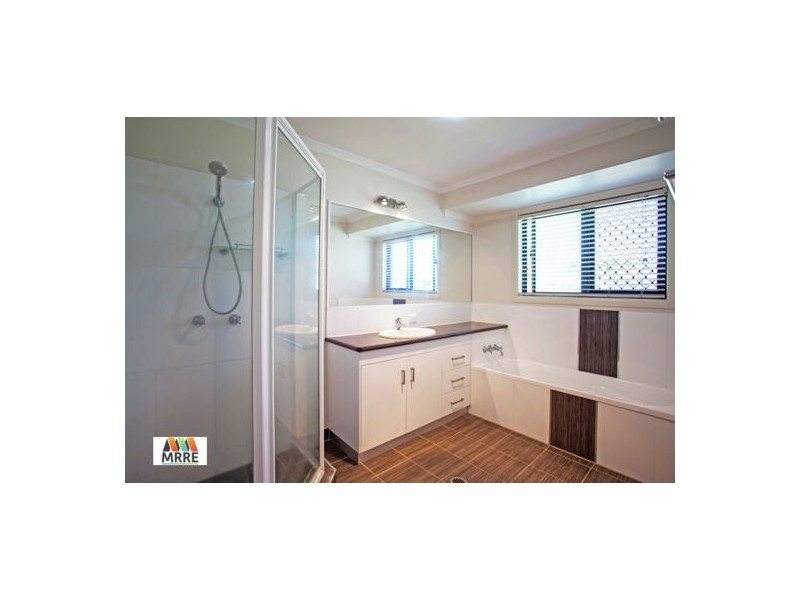 33 Windmill Crossing, Glenella QLD 4740