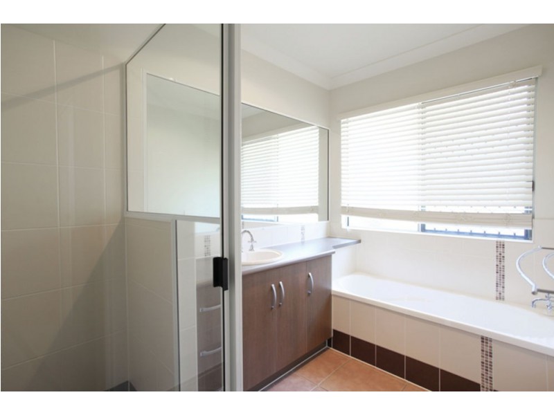 29 Cutfield Street, Glenella QLD 4740