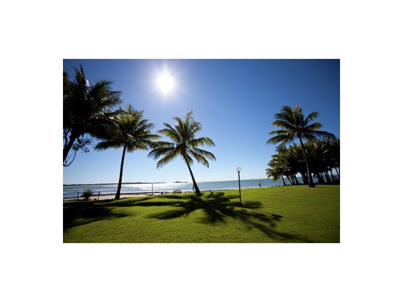 2/18 Beach Road, Dolphin Heads QLD 4740