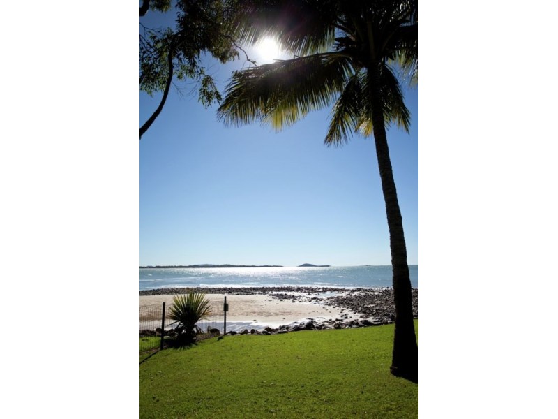 2/18 Beach Road, Dolphin Heads QLD 4740