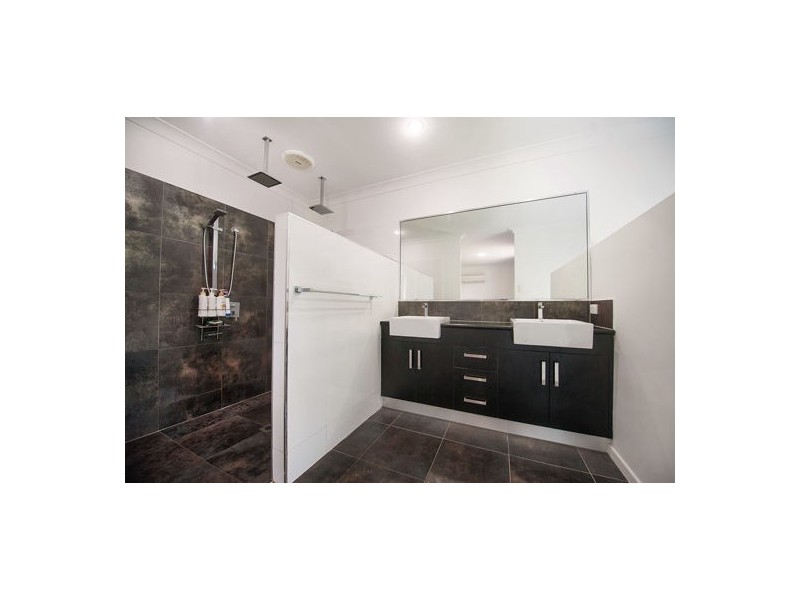 6 Vesta Lane, Ooralea QLD 4740