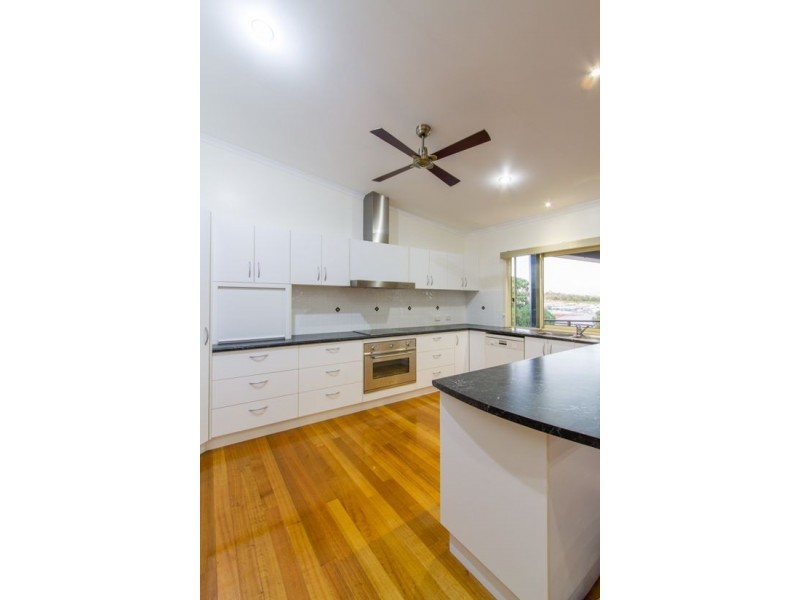 4 ARANA DRIVE, Rural View QLD 4740