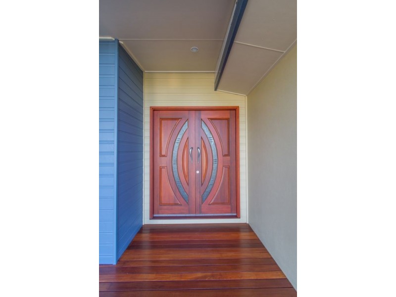 4 ARANA DRIVE, Rural View QLD 4740
