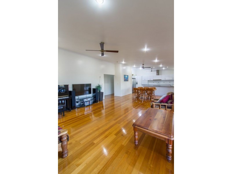 4 ARANA DRIVE, Rural View QLD 4740