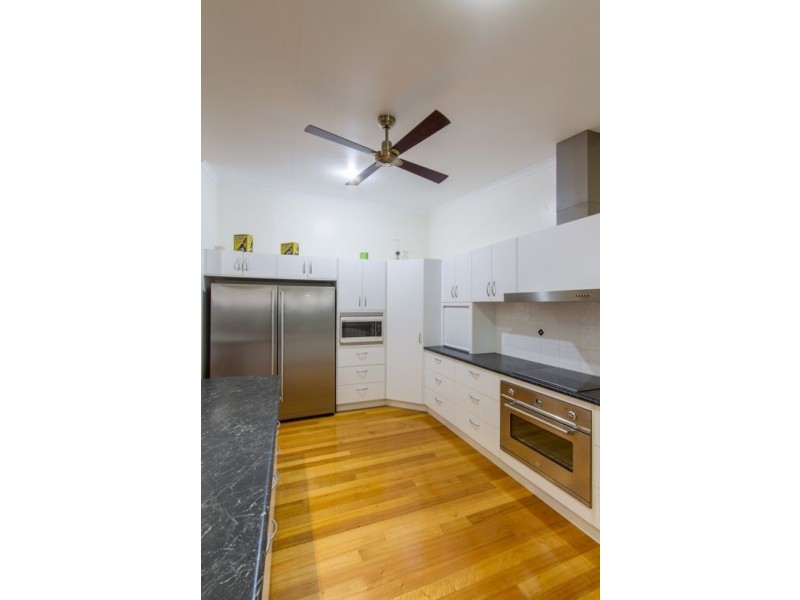 4 ARANA DRIVE, Rural View QLD 4740