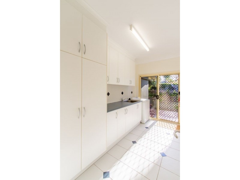 4 ARANA DRIVE, Rural View QLD 4740