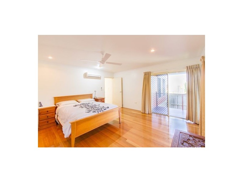 4 ARANA DRIVE, Rural View QLD 4740