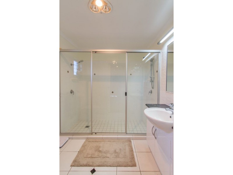 4 ARANA DRIVE, Rural View QLD 4740