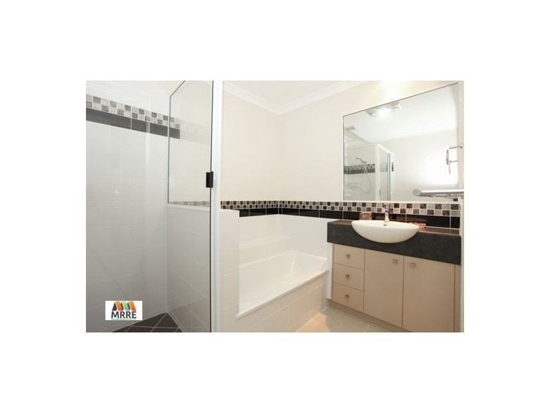 1 & 2/28 Dustwill Street, Eimeo QLD 4740