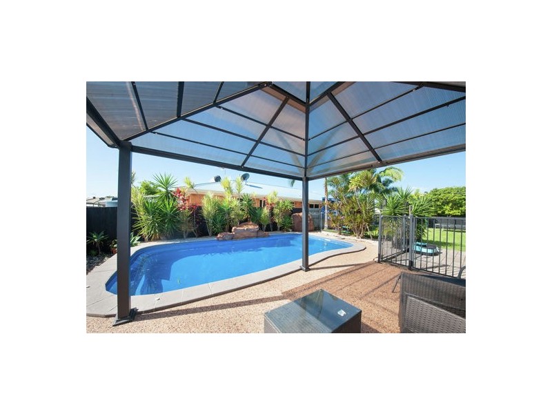 15 Crofton Close, Rural View QLD 4740