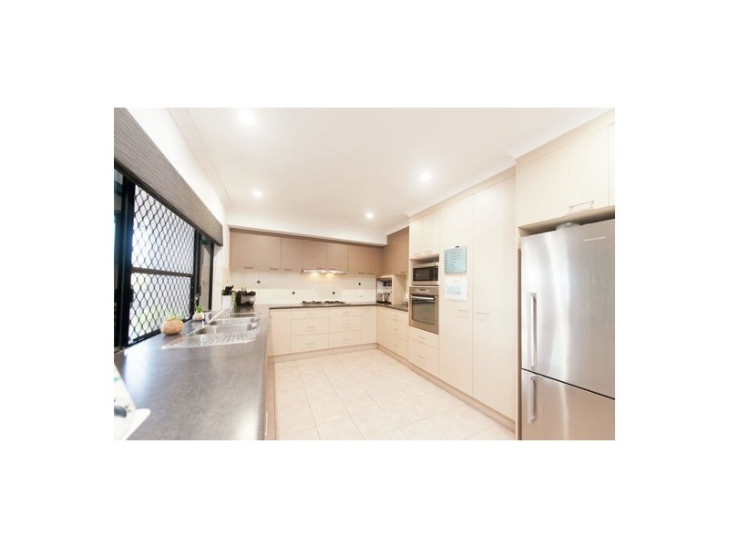 15 Crofton Close, Rural View QLD 4740