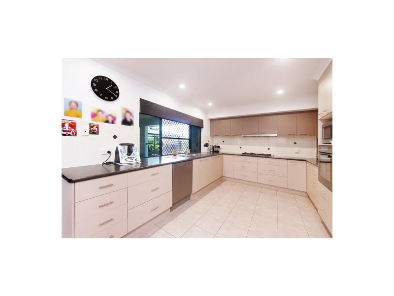 15 Crofton Close, Rural View QLD 4740