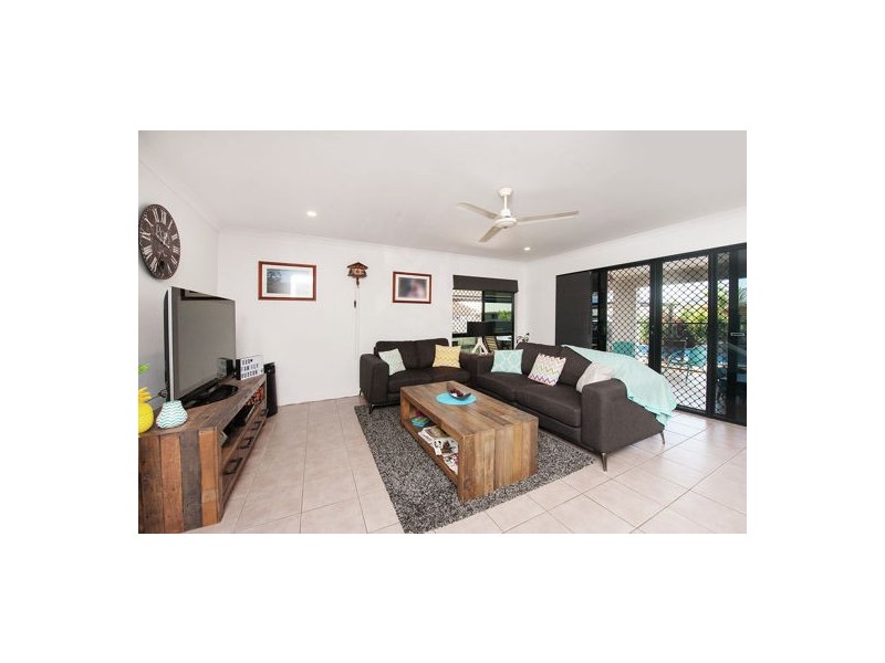 15 Crofton Close, Rural View QLD 4740