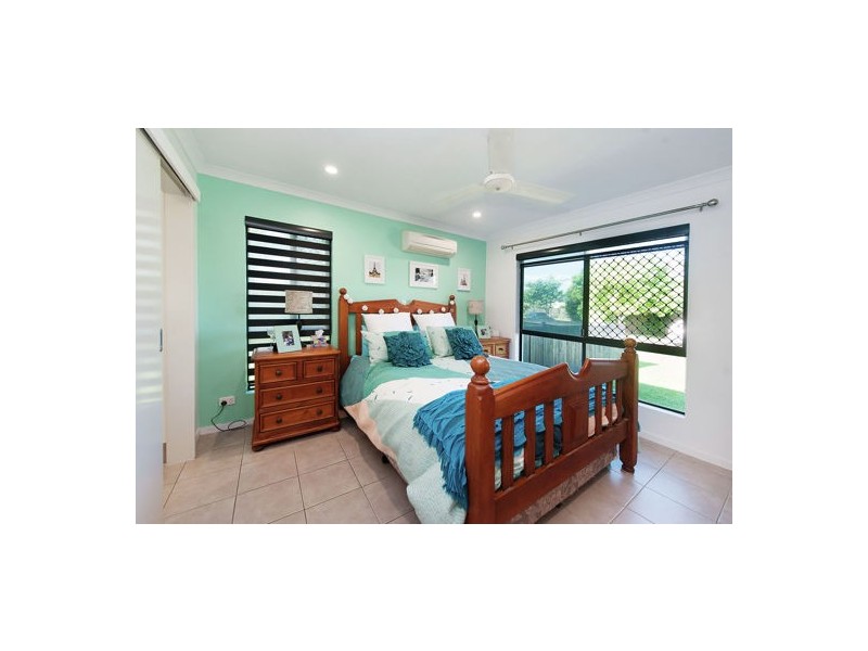 15 Crofton Close, Rural View QLD 4740