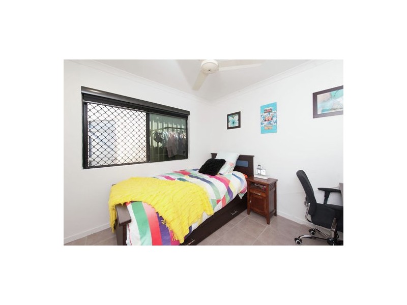 15 Crofton Close, Rural View QLD 4740