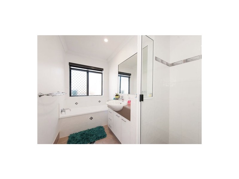 15 Crofton Close, Rural View QLD 4740