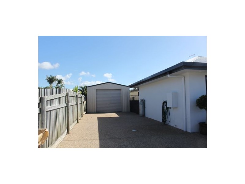 15 Crofton Close, Rural View QLD 4740