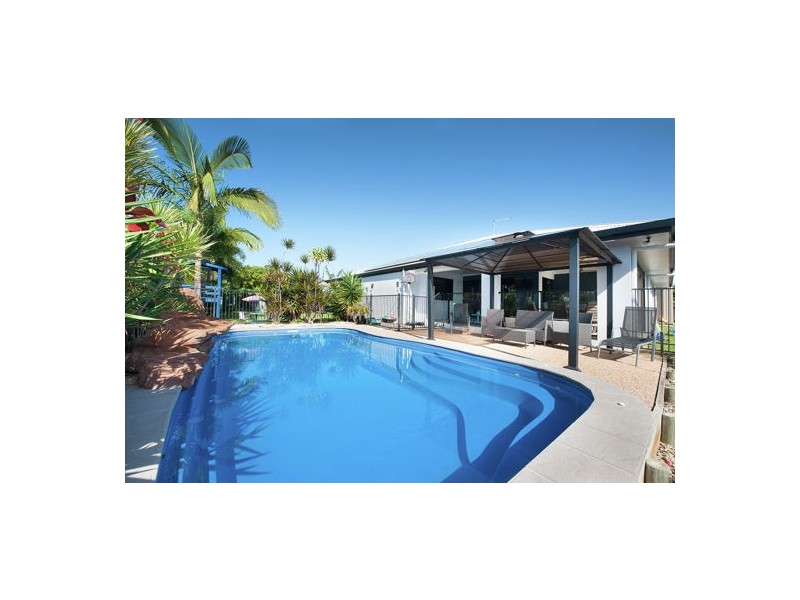 15 Crofton Close, Rural View QLD 4740