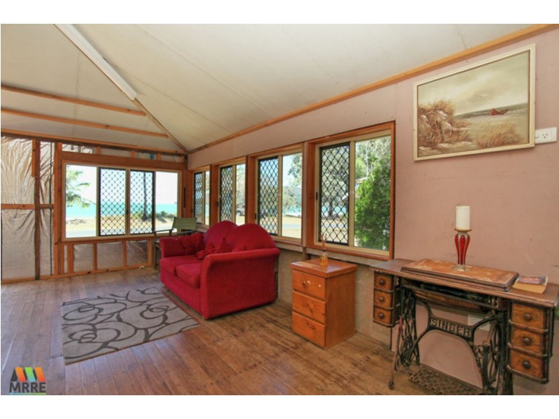 28 Ward Esplanade, Ball Bay QLD 4741