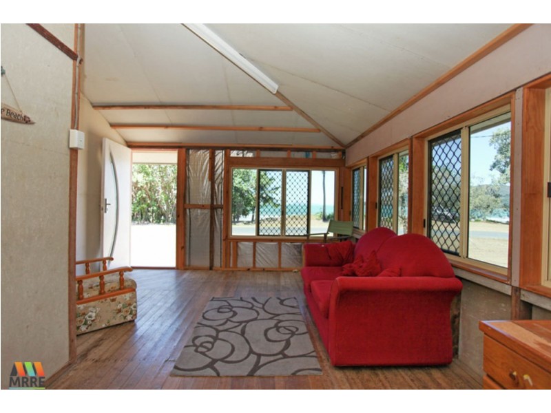 28 Ward Esplanade, Ball Bay QLD 4741