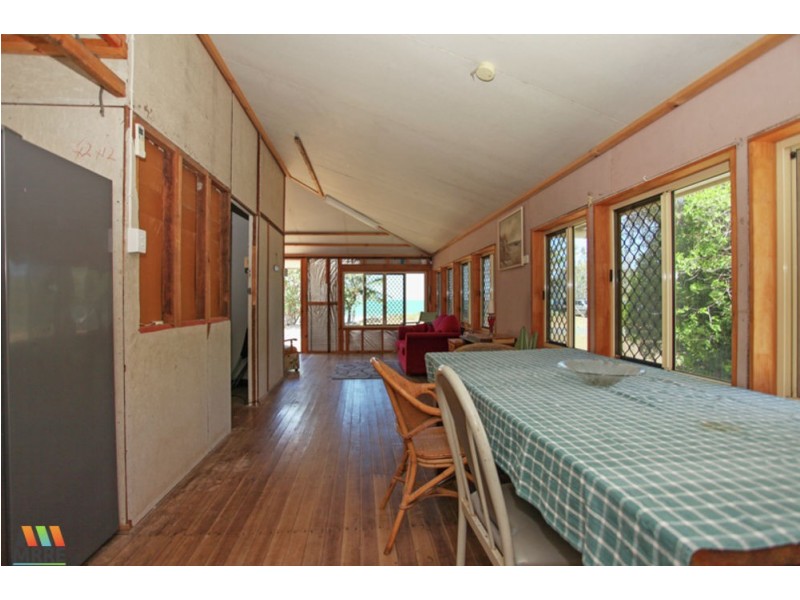 28 Ward Esplanade, Ball Bay QLD 4741
