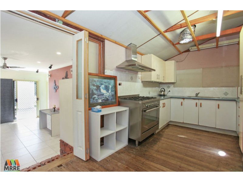28 Ward Esplanade, Ball Bay QLD 4741