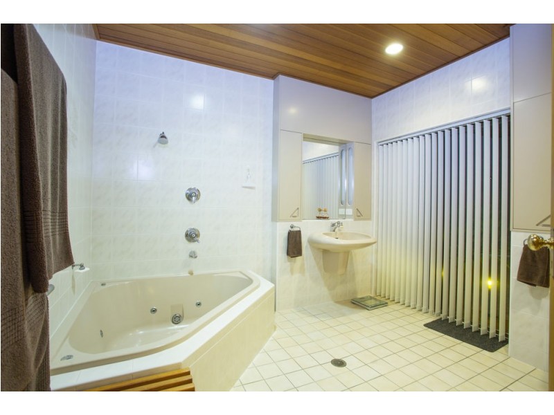 5 Eulbertie Avenue, Eimeo QLD 4740