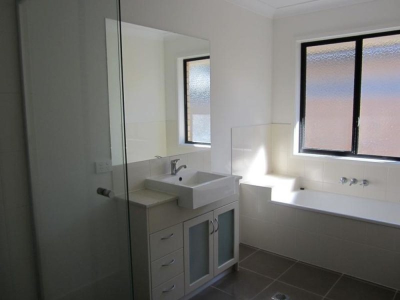 9 Coralie Court, Mirani QLD 4754