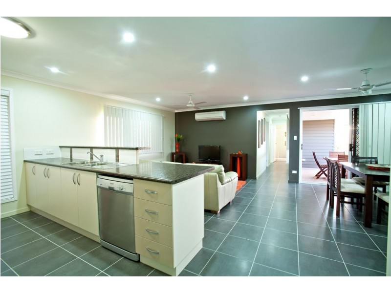 41 Sonoran st, Rural View QLD 4740