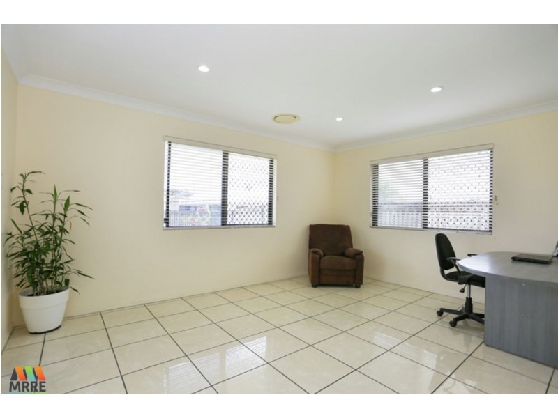 1 Schapers Road, Glenella QLD 4740