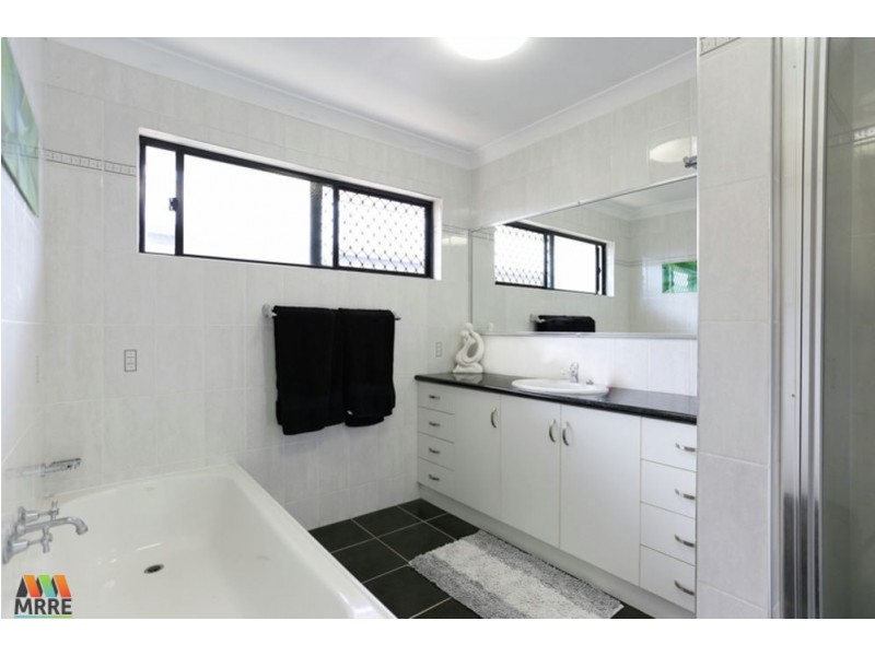 1 Schapers Road, Glenella QLD 4740