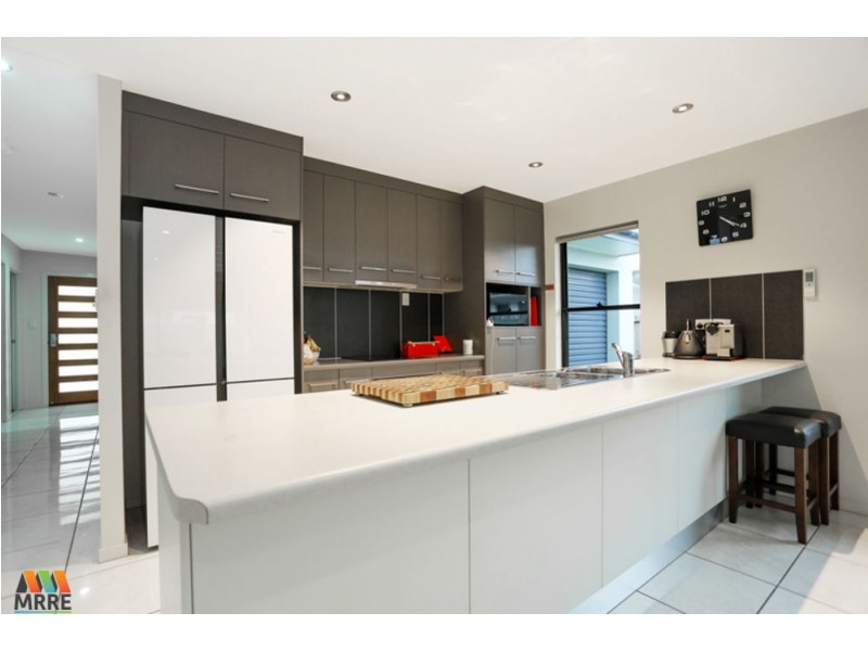 6 LANCASTER WAY, Ooralea QLD 4740
