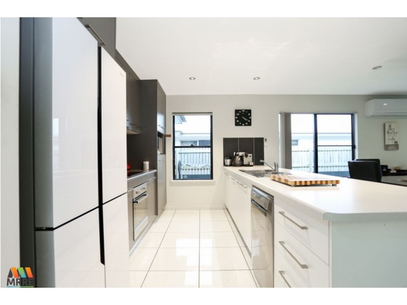 6 LANCASTER WAY, Ooralea QLD 4740