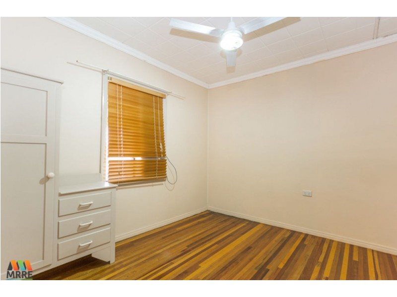 4 MOFFATT STREET, North Mackay QLD 4740