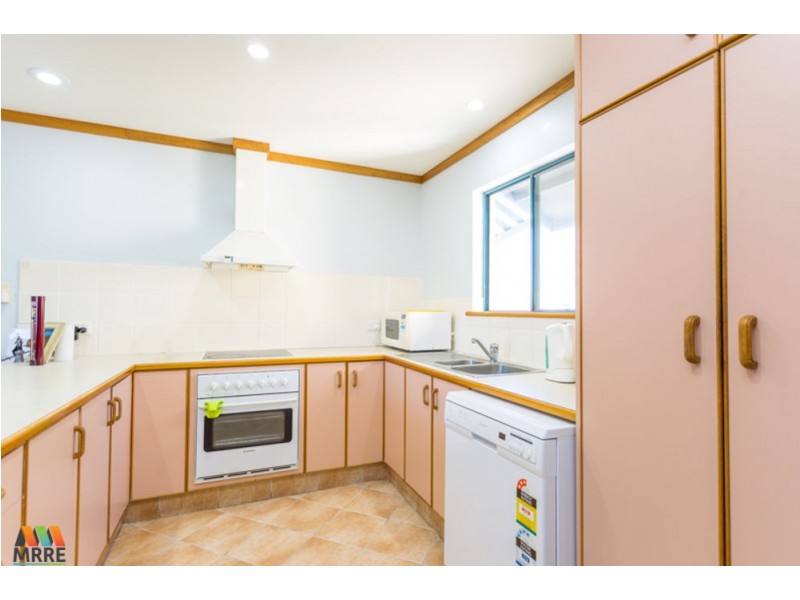 2/25 Beach Road, Dolphin Heads QLD 4740