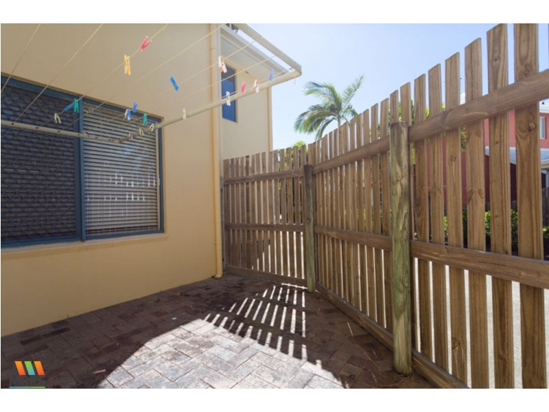 2/25 Beach Road, Dolphin Heads QLD 4740