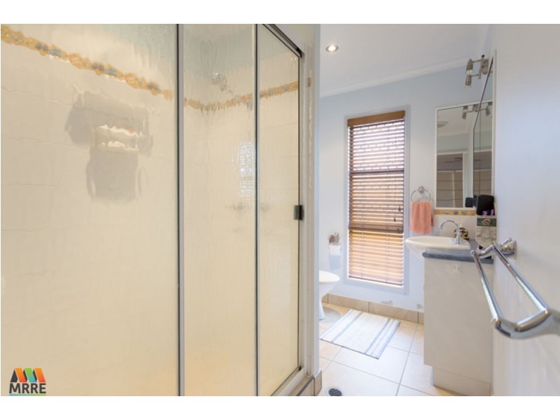 2 Douglas Crescent, Rural View QLD 4740